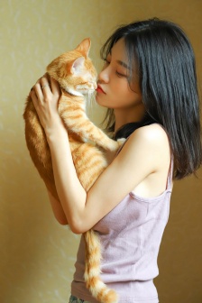 美女脱了内裤张开腿让男人桶
